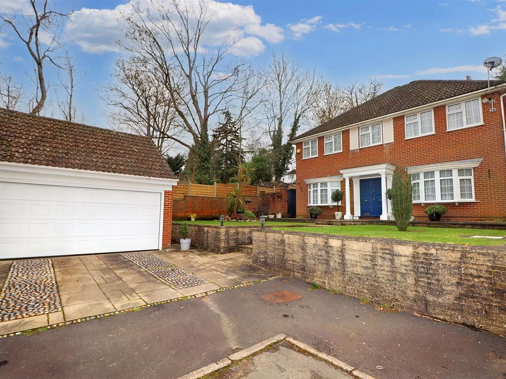 5 bed detached house for sale in Clare Close, Elstree, Borehamwood WD6