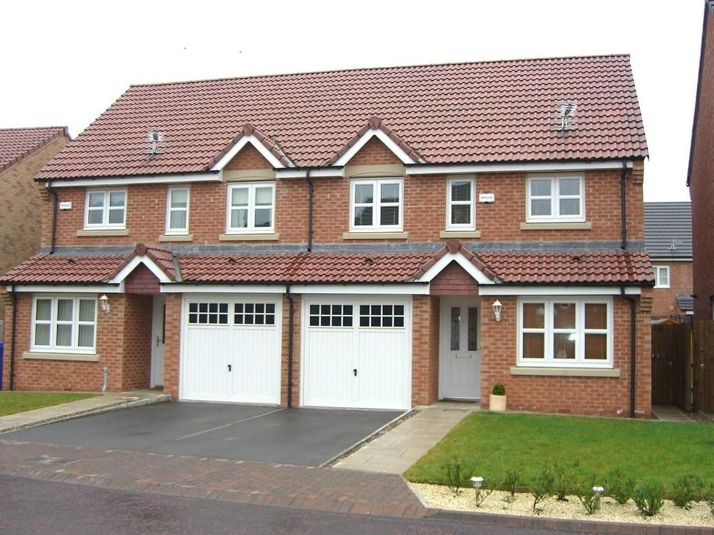3 bed semidetached house to rent in The Brambles, New Hartley, Whitley