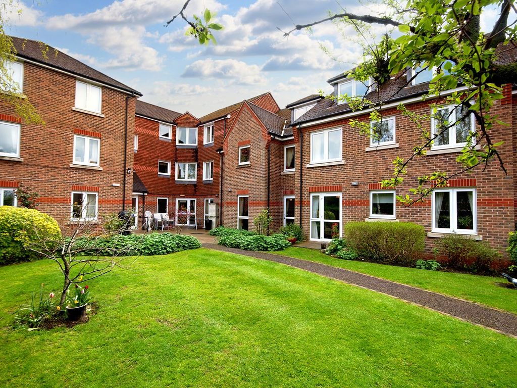 2 bed property for sale in Highfield Lane, Southampton SO17, £120,000