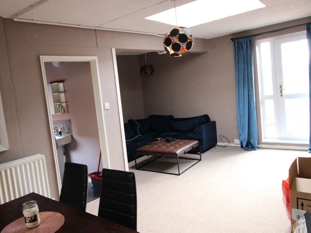 1 bed flat to rent in Penel Orlieu, Bridgwater TA6, £825 pcm Zoopla