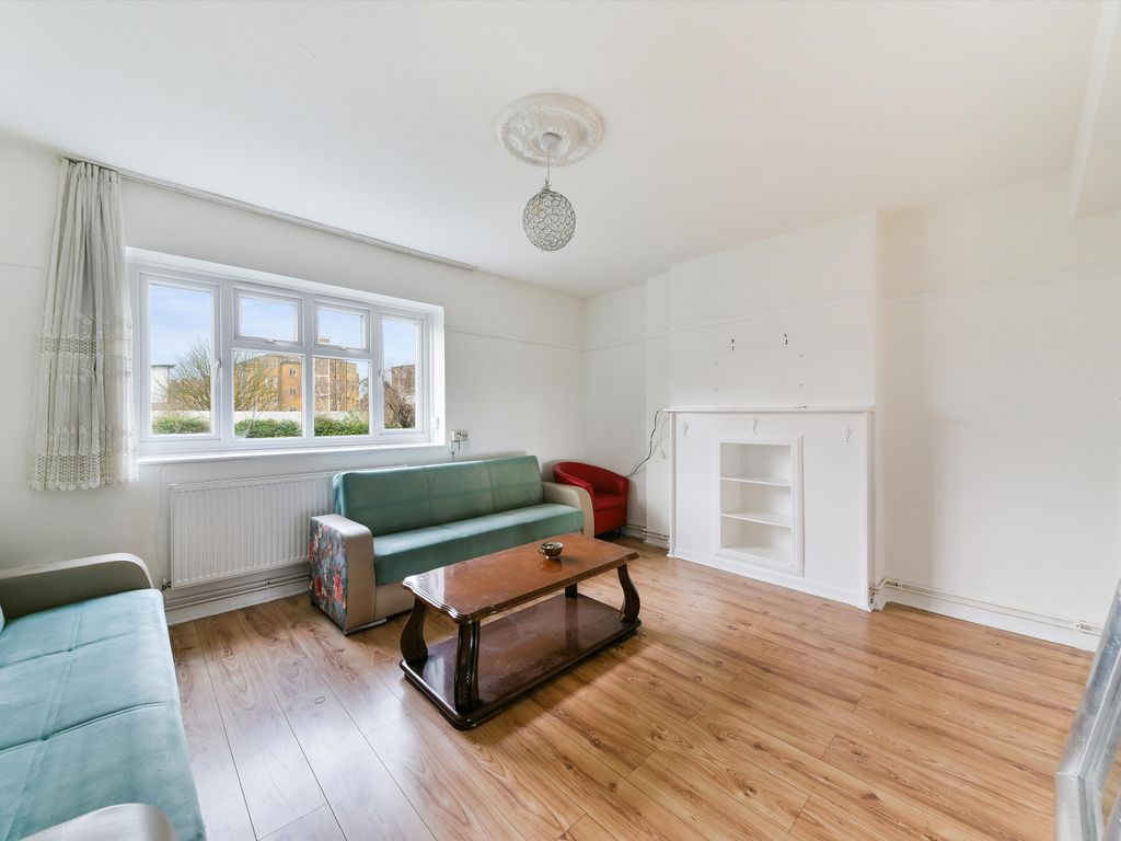 3 bed flat to rent in Cordelia House, Arden Estate, London N1, £2,900