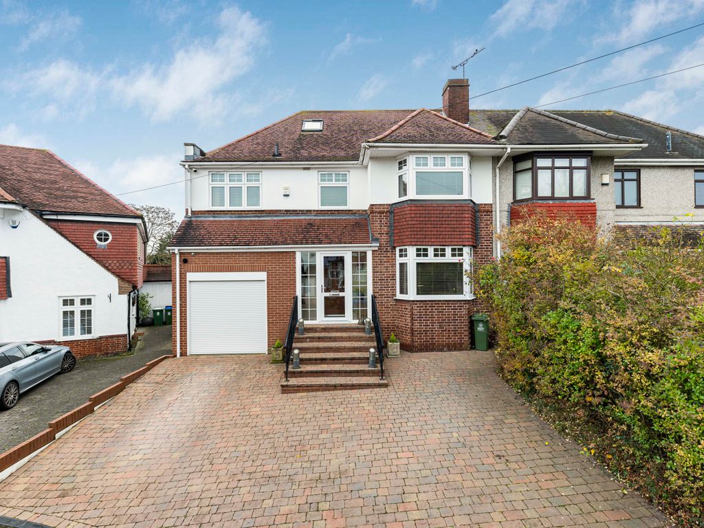4 bed semidetached house for sale in North Close, Bexleyheath, Kent