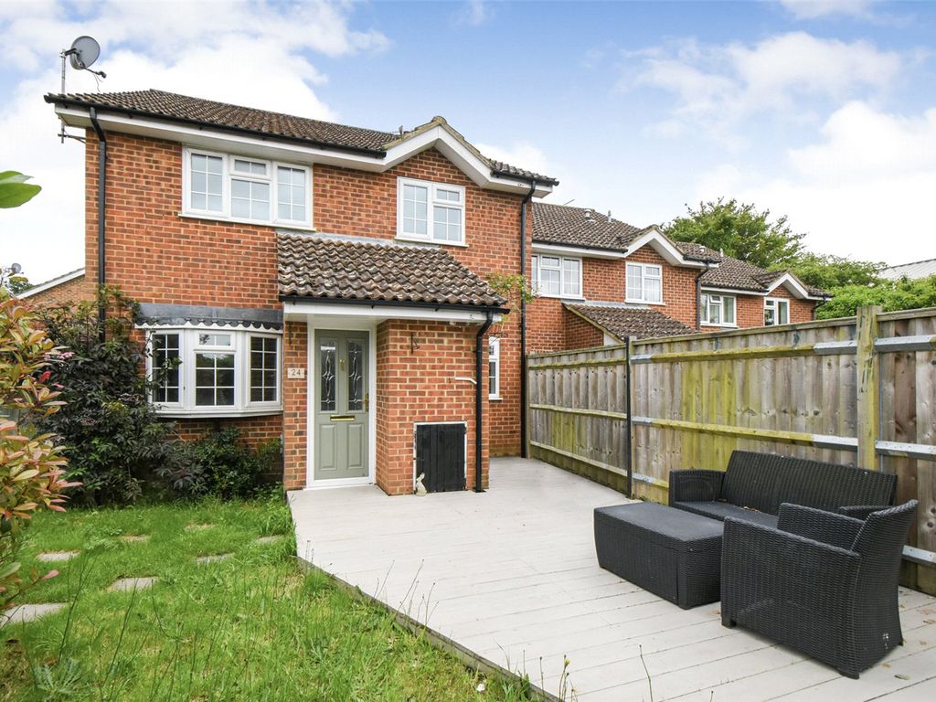 2 bed end terrace house for sale in Ravenscroft, Hook, Hampshire RG27