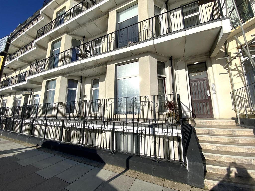 1 bed flat to rent in Eversfield Place, St. LeonardsOnSea TN37, £825