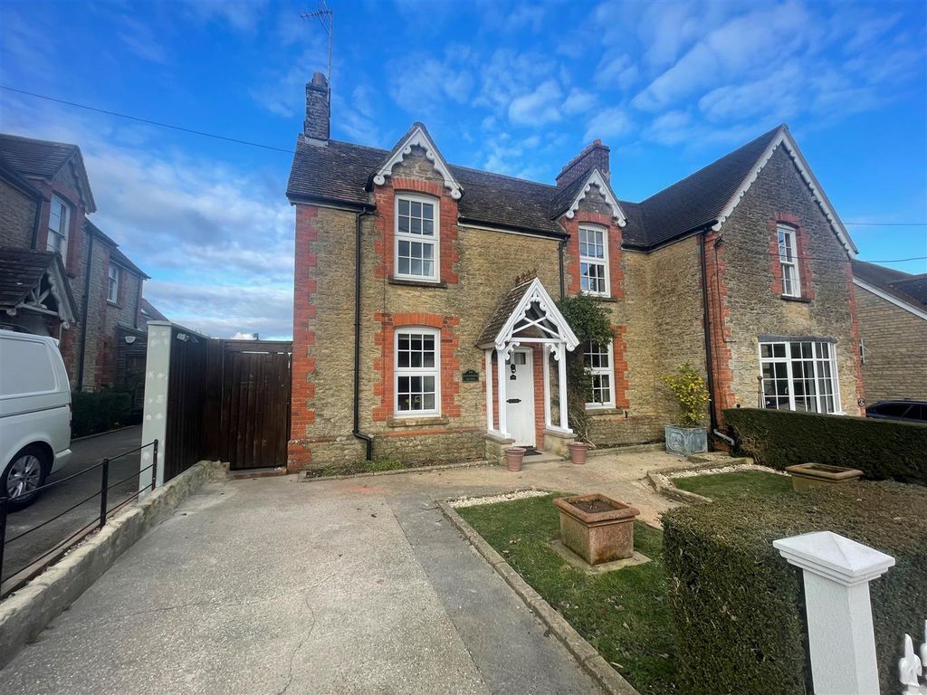 4 bed cottage for sale in Gainsborough, Milborne Port, Sherborne DT9