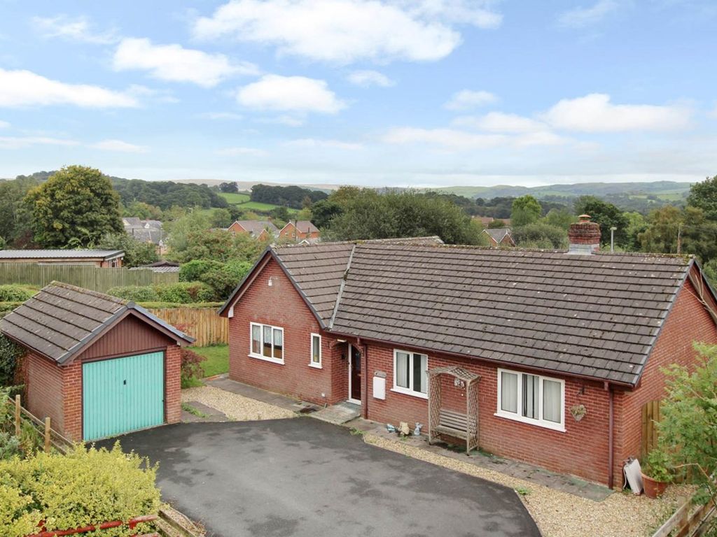 3 bed detached bungalow for sale in Crossgates, Llandrindod Wells LD1, £280,000 Zoopla
