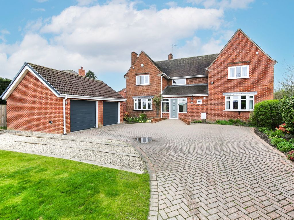 6 bed detached house for sale in Rotherham Road North, Halfway S20, £