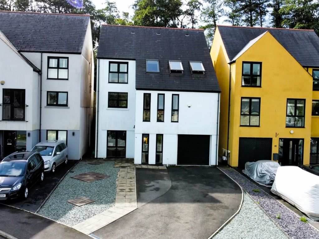 4 bed property for sale in Duffryn Oaks Drive, Pencoed, Bridgend CF35