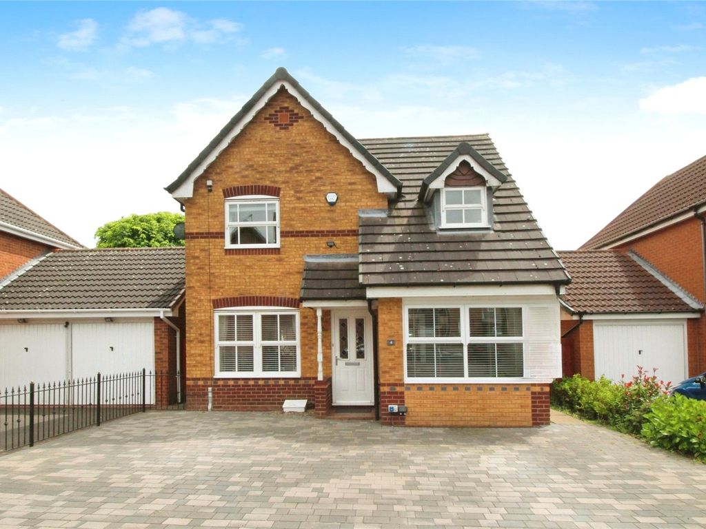 3 bed detached house for sale in Lauriston Close, Dudley, West Midlands