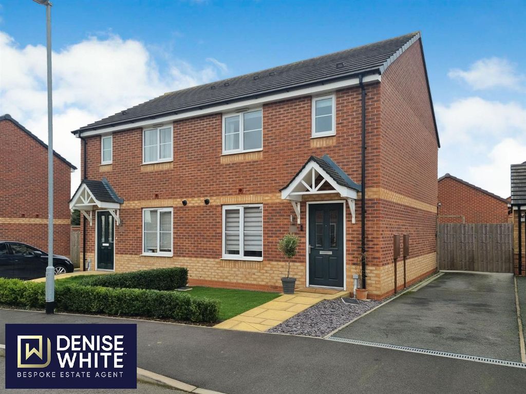 3 bed semidetached house for sale in Paterson Drive, Marston Grange