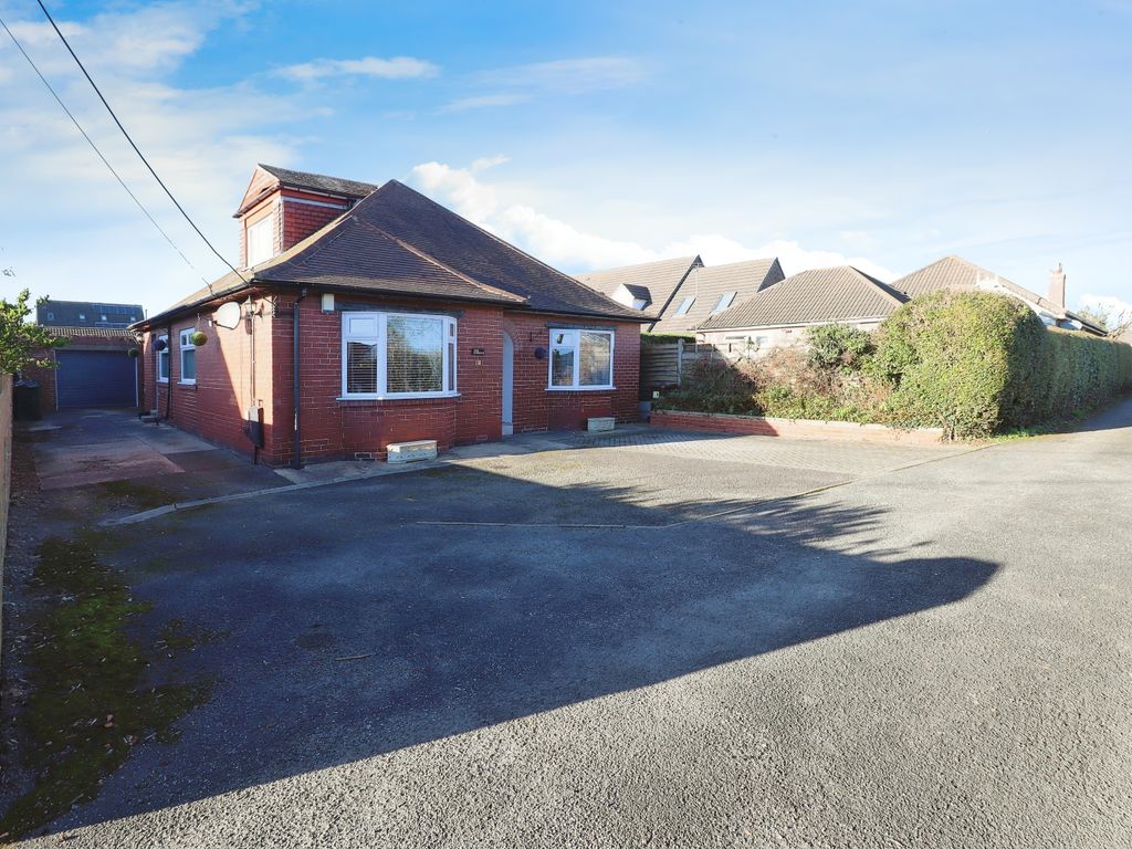 3 bed bungalow for sale in Braithwell Road, Ravenfield, Rotherham