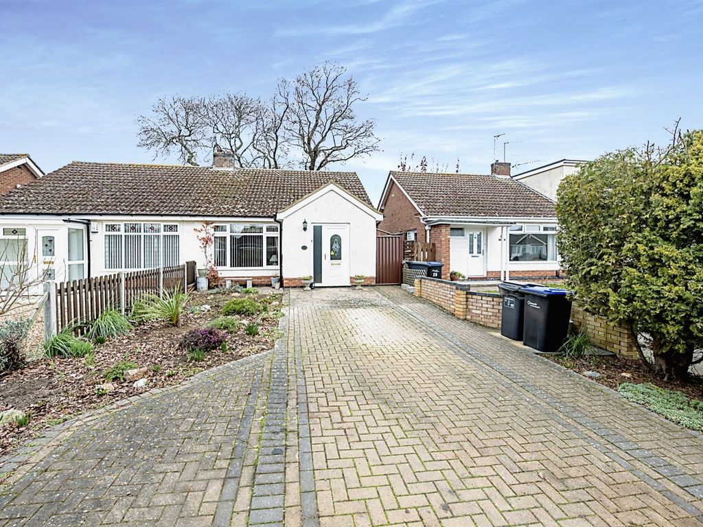 2 bed semidetached bungalow for sale in Gayhurst Close, Moulton