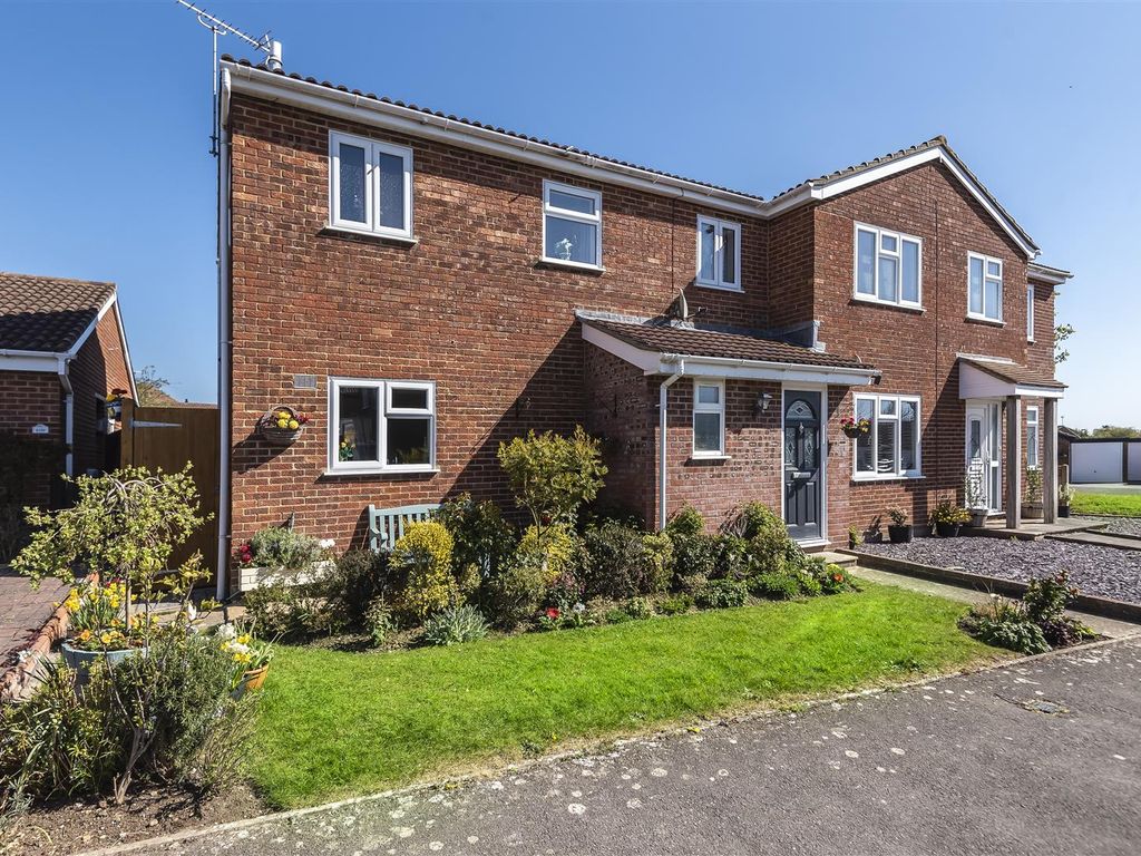 3 bed semidetached house for sale in Sunningdale Gardens, North