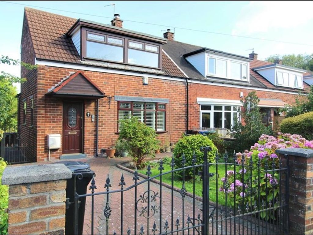 2 bed semidetached bungalow to rent in Carnforth Road, Heaton Chapel