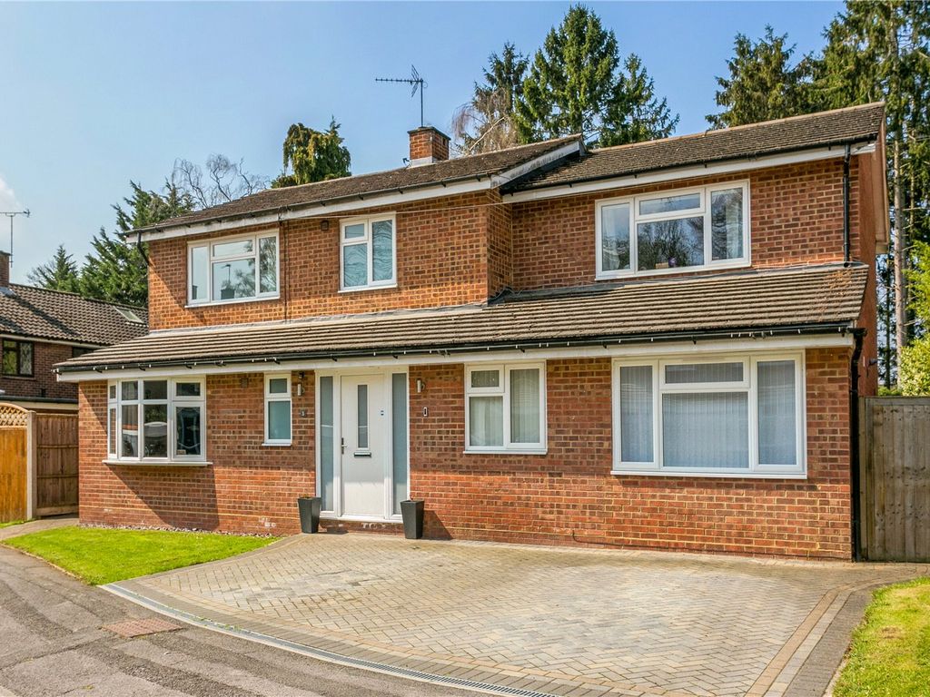 5 bed detached house for sale in Hampden Way, Watford, Hertfordshire