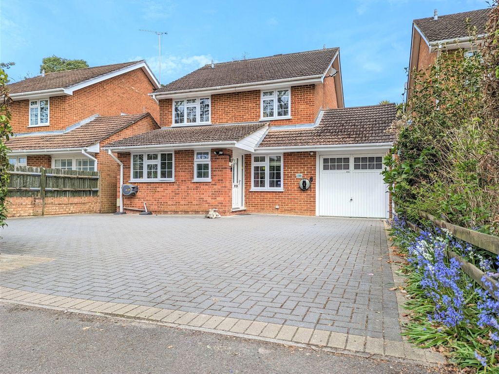 4 bed detached house for sale in Wellington Road, Sandhurst, Berkshire