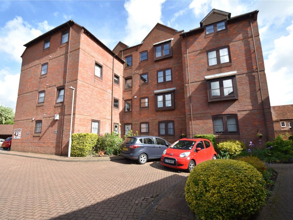 1 bed flat for sale in Town Bridge Court, Chesham, Buckinghamshire HP5