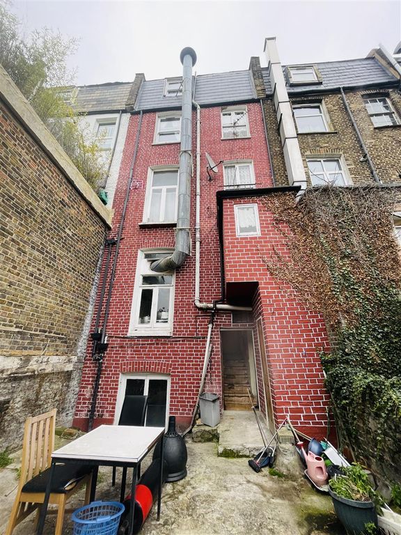 6 bed terraced house for sale in London Road, Southwark London