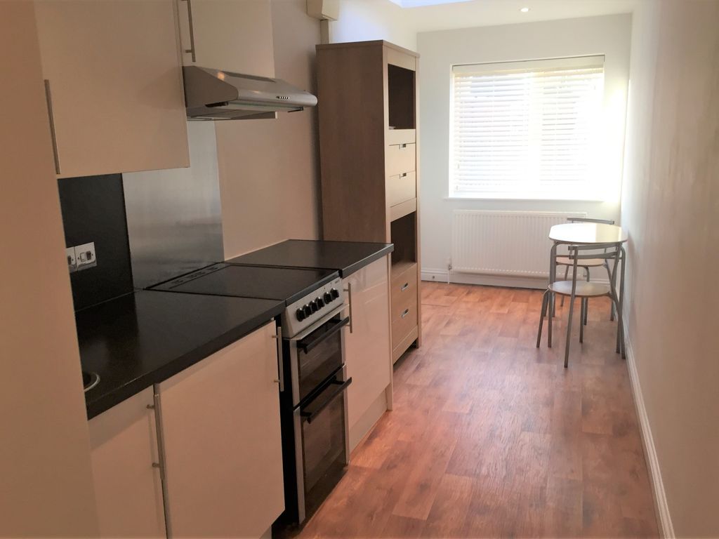 1 bed flat to rent in Station Crescent, Ashford TW15 Zoopla