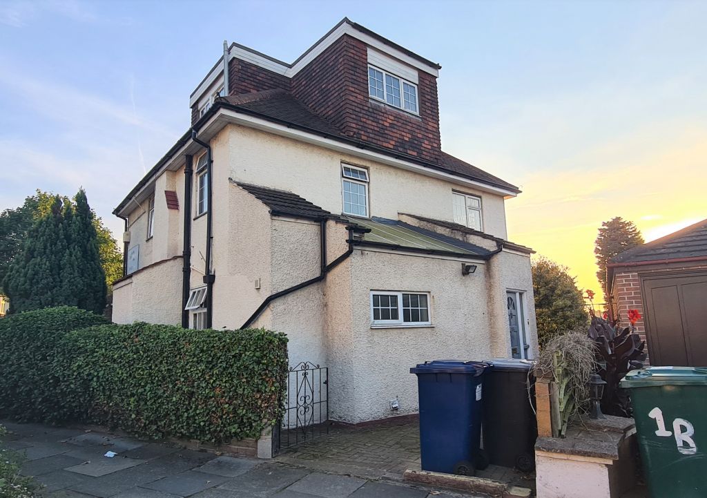 Studio to rent in Cat Hill, EN4, £725 pcm Zoopla