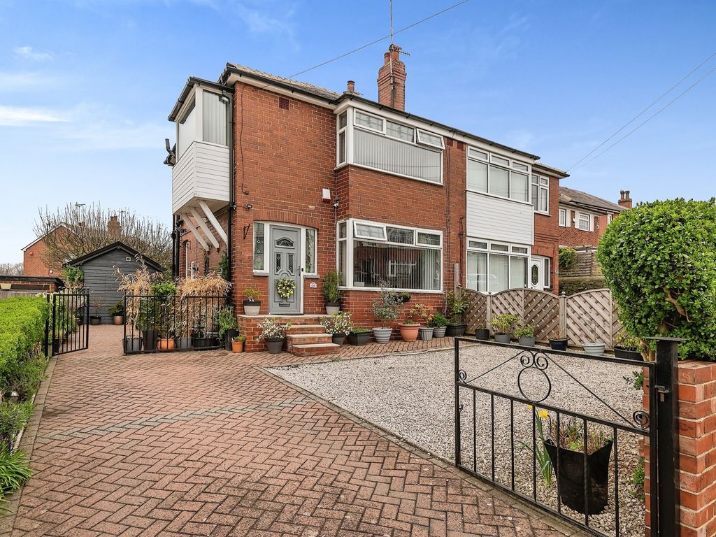 3 bed semidetached house for sale in Calverley Lane, Bramley, Leeds