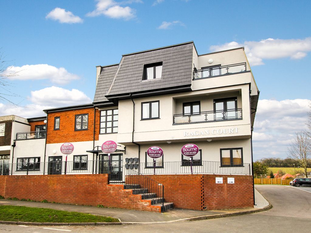 1 bed flat to rent in Raven Square, Alton, Hampshire GU34 Zoopla