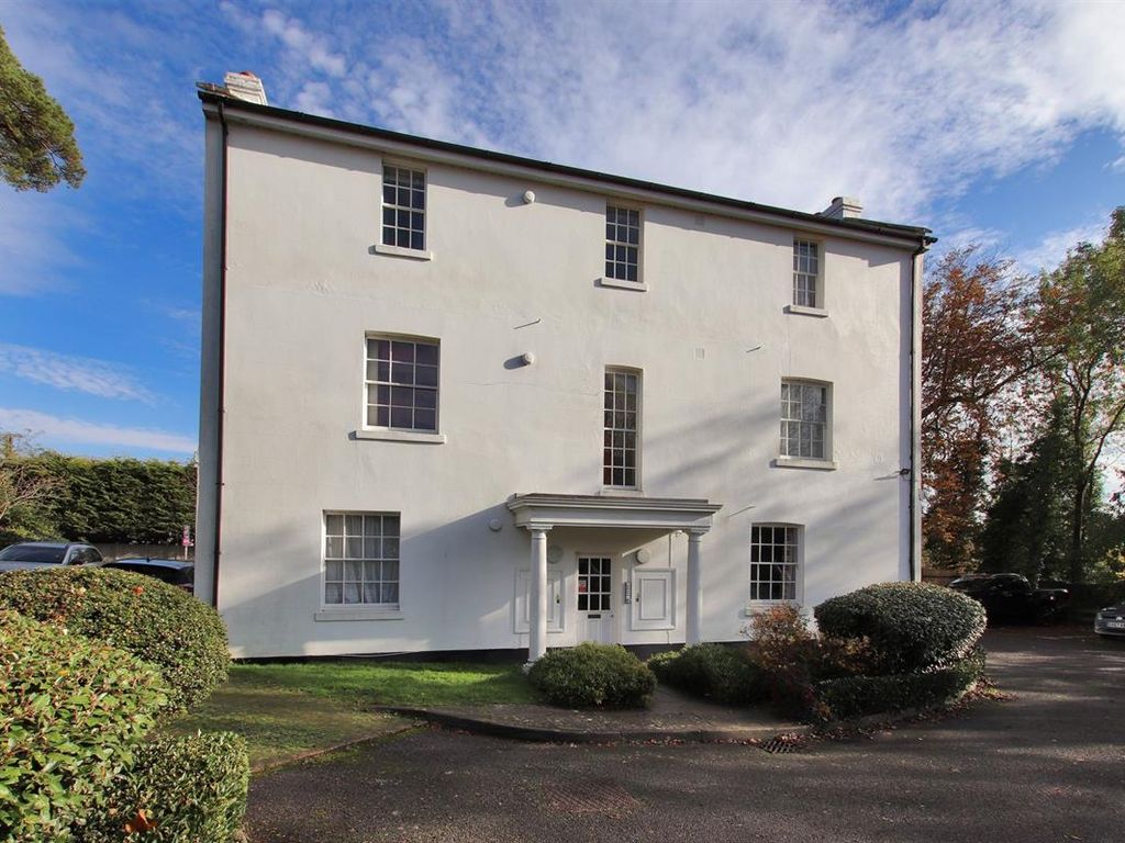 2 bed flat for sale in Flat, The Albions, Main Road, Edenbridge TN8, £