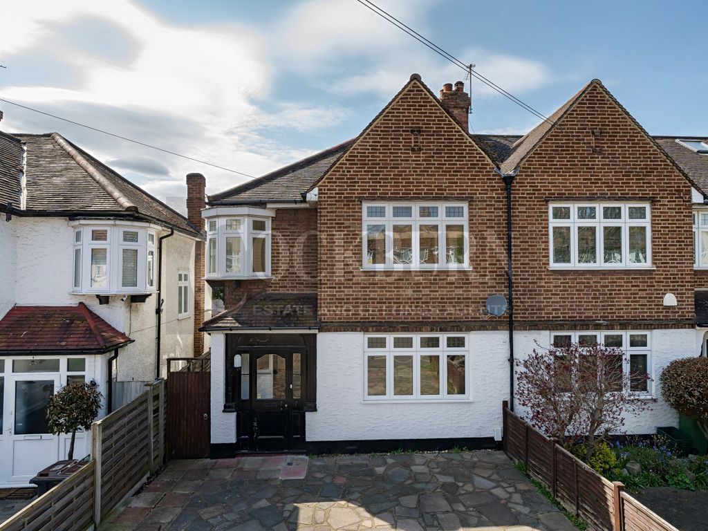 3 bed end terrace house for sale in Roslin Way, Bromley BR1 Zoopla