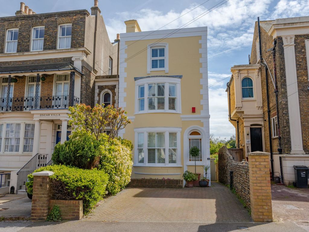 4 bed detached house for sale in West Cliff Road, Ramsgate CT11, £
