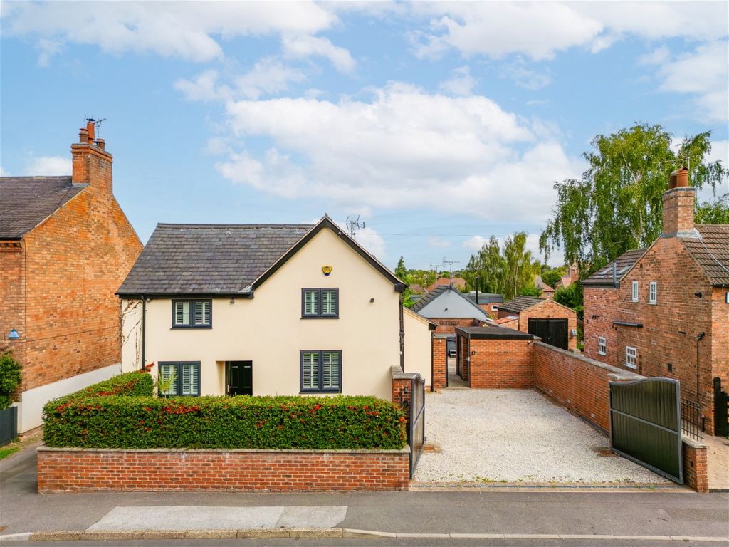 3 bed detached house for sale in Lower Kirklington Road, Southwell NG25