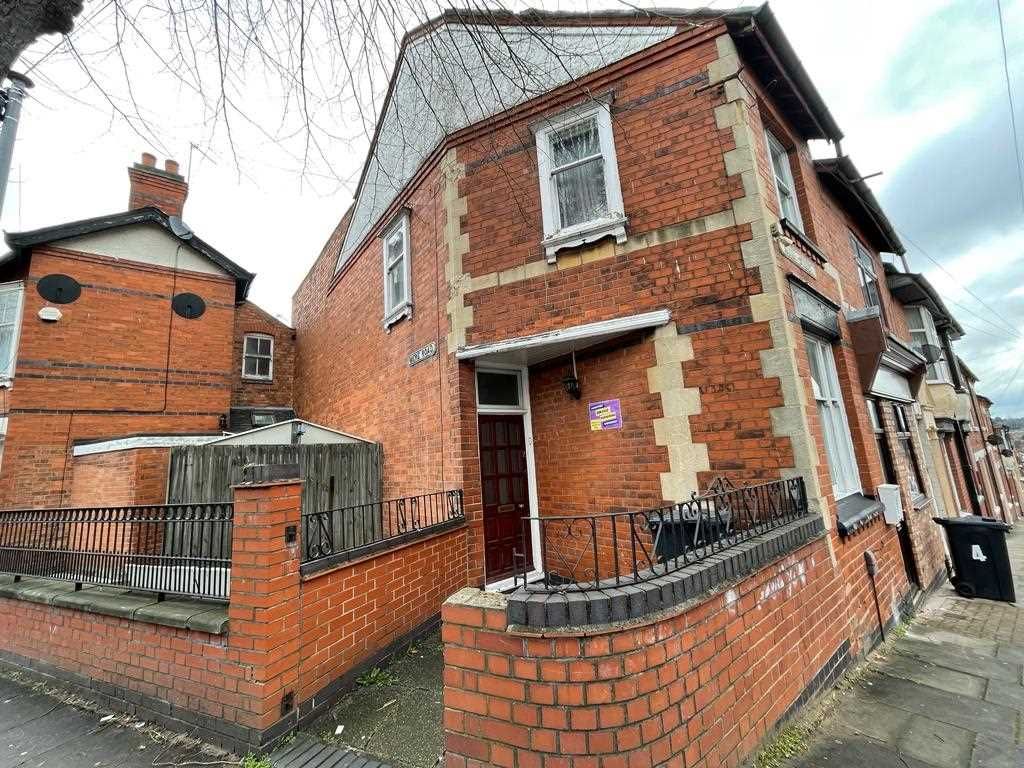 2 bed terraced house for sale in Cork Street, Leicester LE5, £215,000
