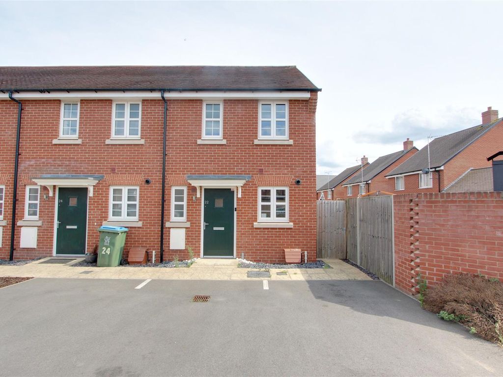 2 bed property for sale in Moore Crescent, Aylesbury HP18 Zoopla
