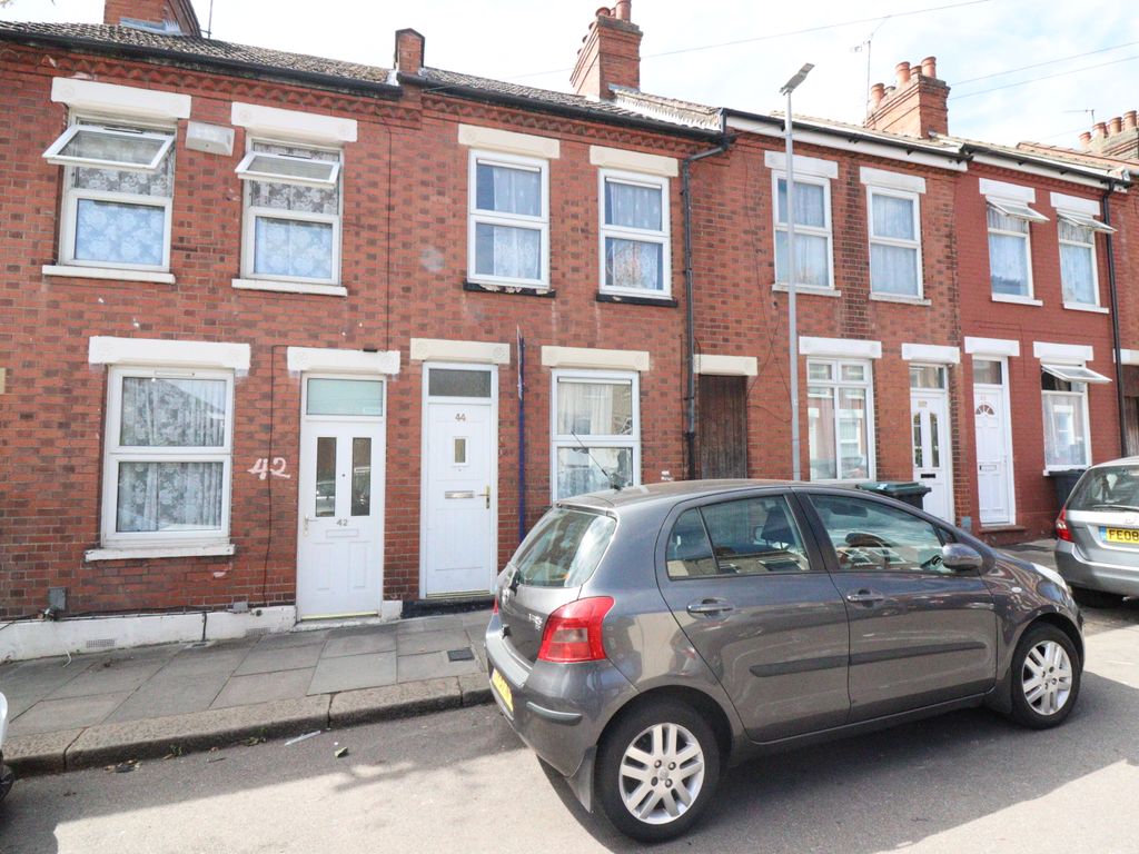 Warwick Road West, Luton LU4  
