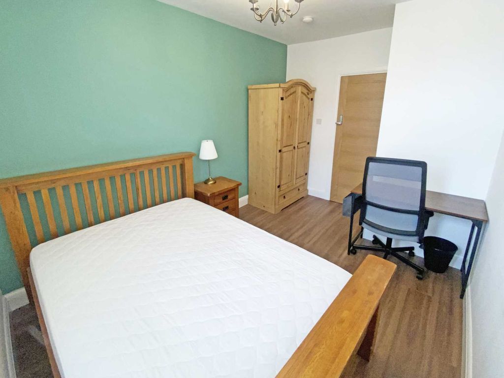 Room to rent in Barking Road, London E16 Zoopla