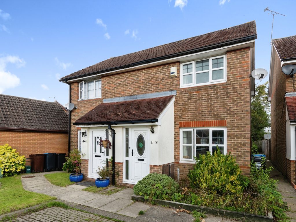 2 bed semidetached house for sale in Drake Avenue, Caterham CR3, £