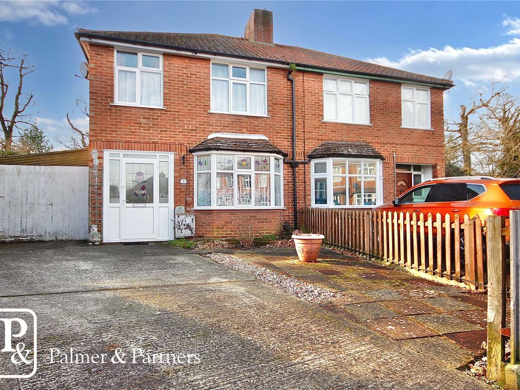 3 bed semidetached house for sale in Anita Close West, Ipswich