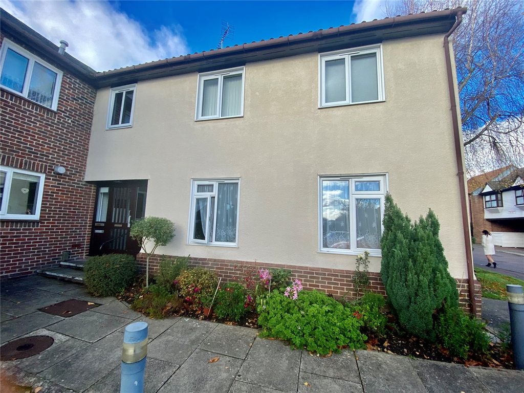2 bed property for sale in Hedingham House, Hilltop Close, Rayleigh