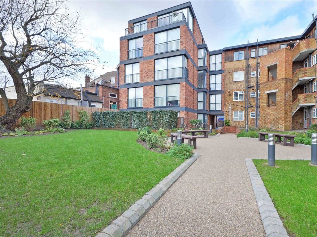 2 bed flat to rent in Flat, Westly Court, Dartmouth Road, London NW2