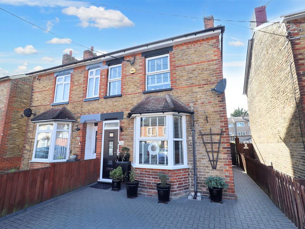 3 bed semidetached house for sale in Mount Road, Braintree CM7, £