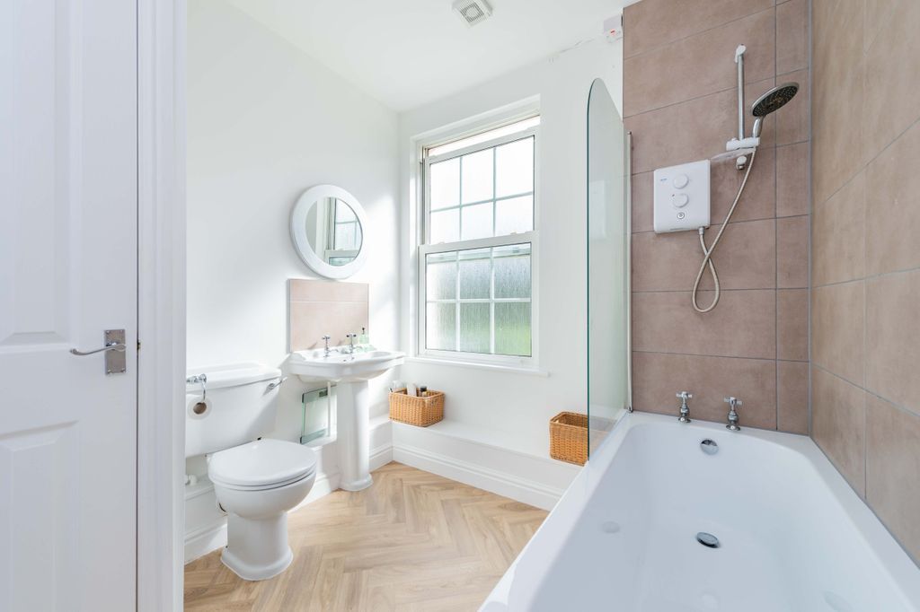 1 bed flat for sale in Holyhead Road, Bicton, Shrewsbury SY3 Zoopla