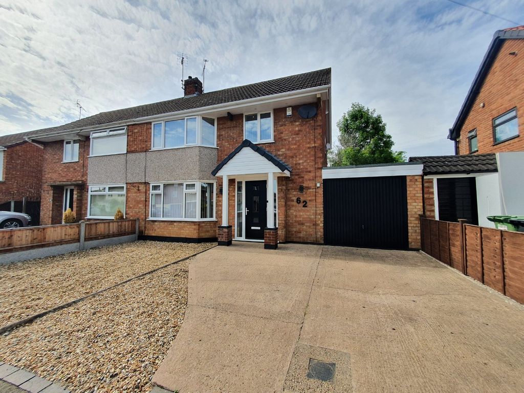 3 bed semidetached house for sale in Kingsley Crescent, Bulkington