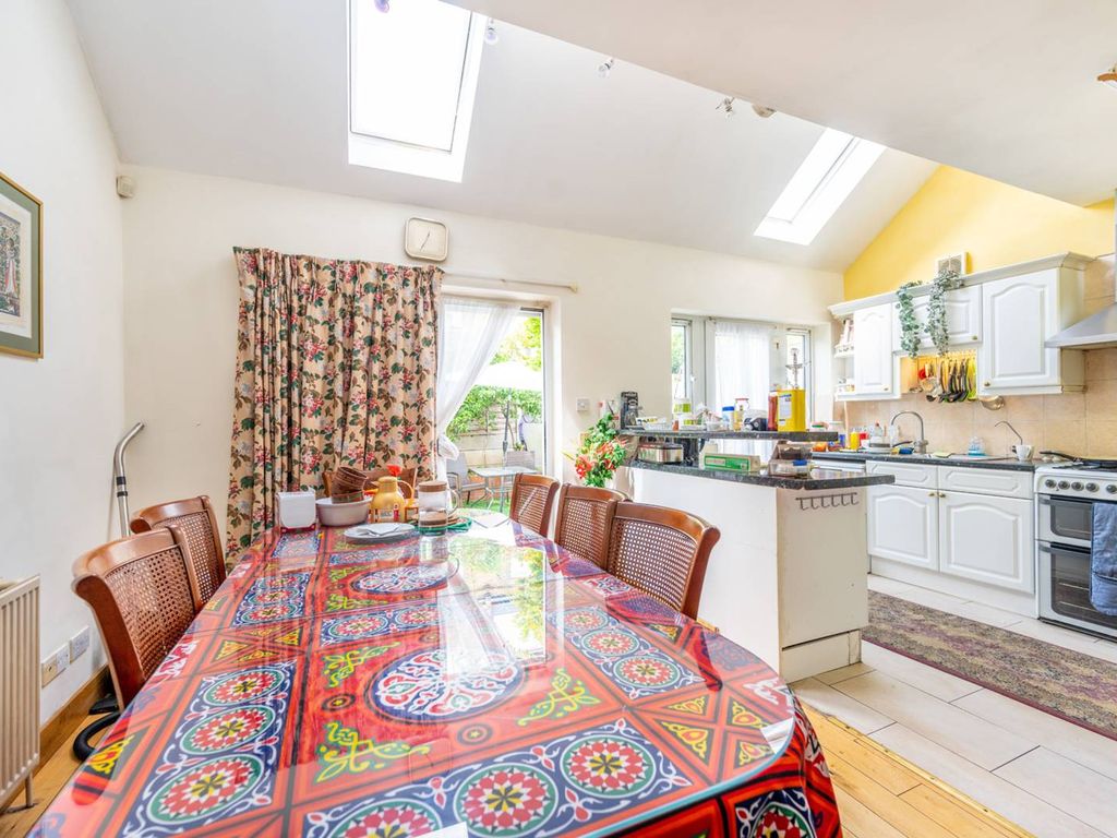 St Dunstans Avenue, Acton, London W3  