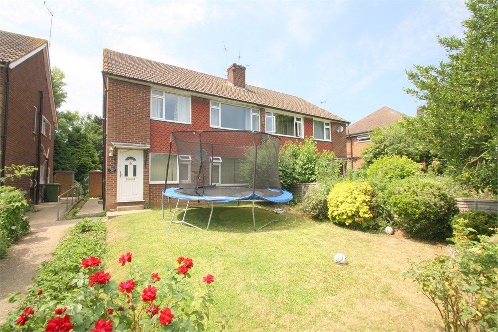 2 bed to rent in Meadow Court, Moor Lane, StainesUpon