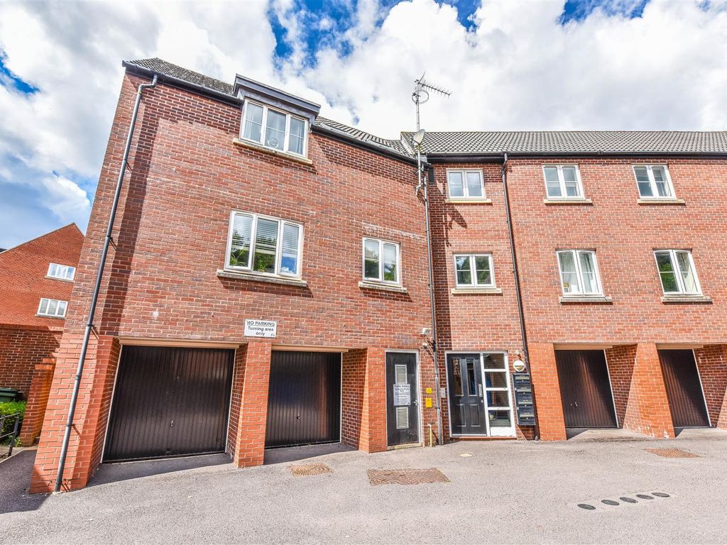 2 bed flat for sale in Priory Close, Dursley GL11 Zoopla