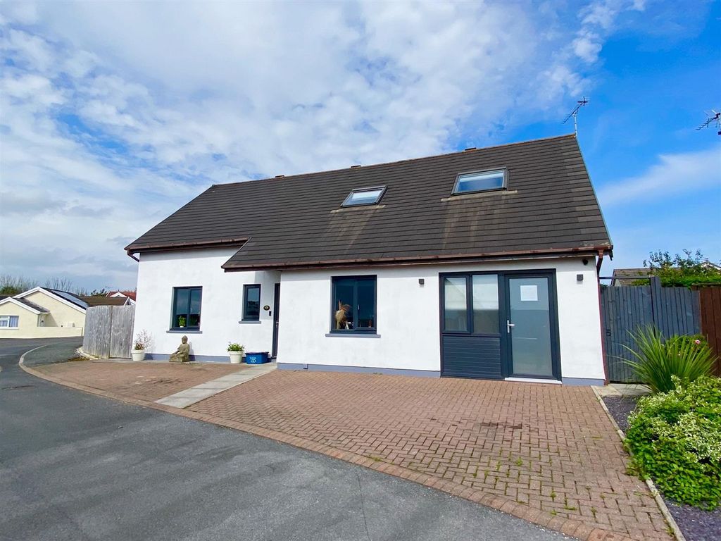 4 bed detached house for sale in Millfields Close, Pentlepoir