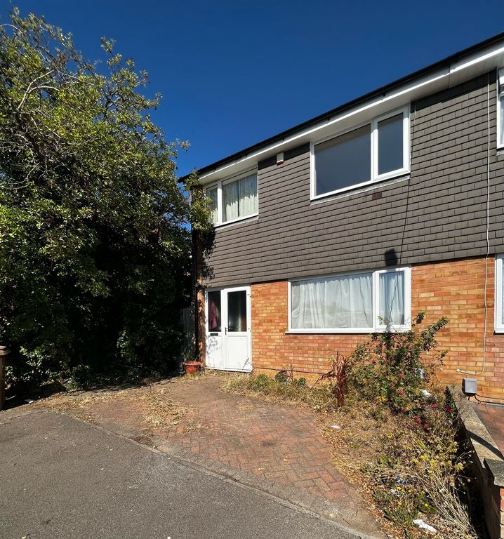 3 bed semidetached house for sale in Benson Close, Luton LU3 Zoopla