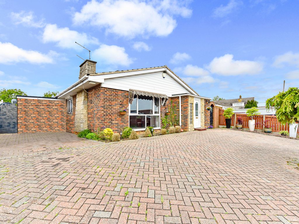 3 bed detached bungalow for sale in Knights Road, Hoo, Rochester, Kent