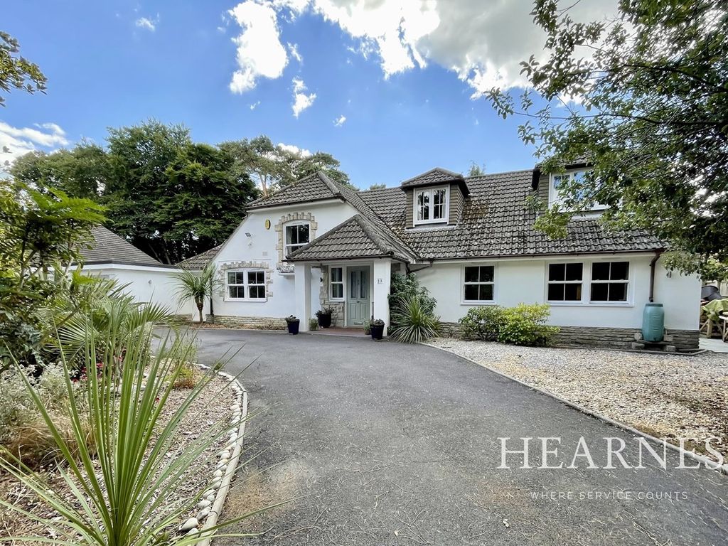 Little Forest Road, Talbot Woods, Bournemouth BH4  