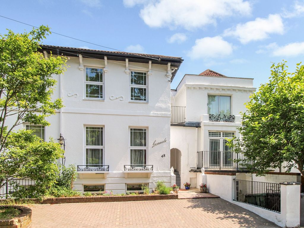 8 bed semidetached house for sale in Victoria Road, Netley Abbey SO31