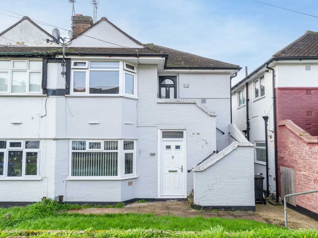 2 bed for sale in Lynmouth Avenue, Morden SM4, £325,000 Zoopla